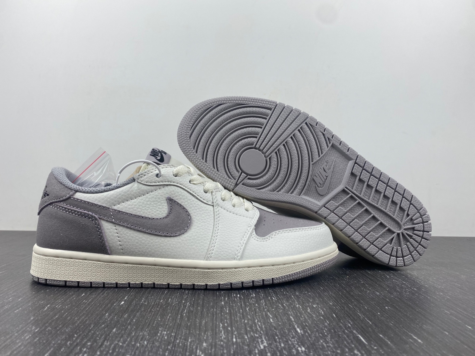 air jordan 1 low dn0790-101