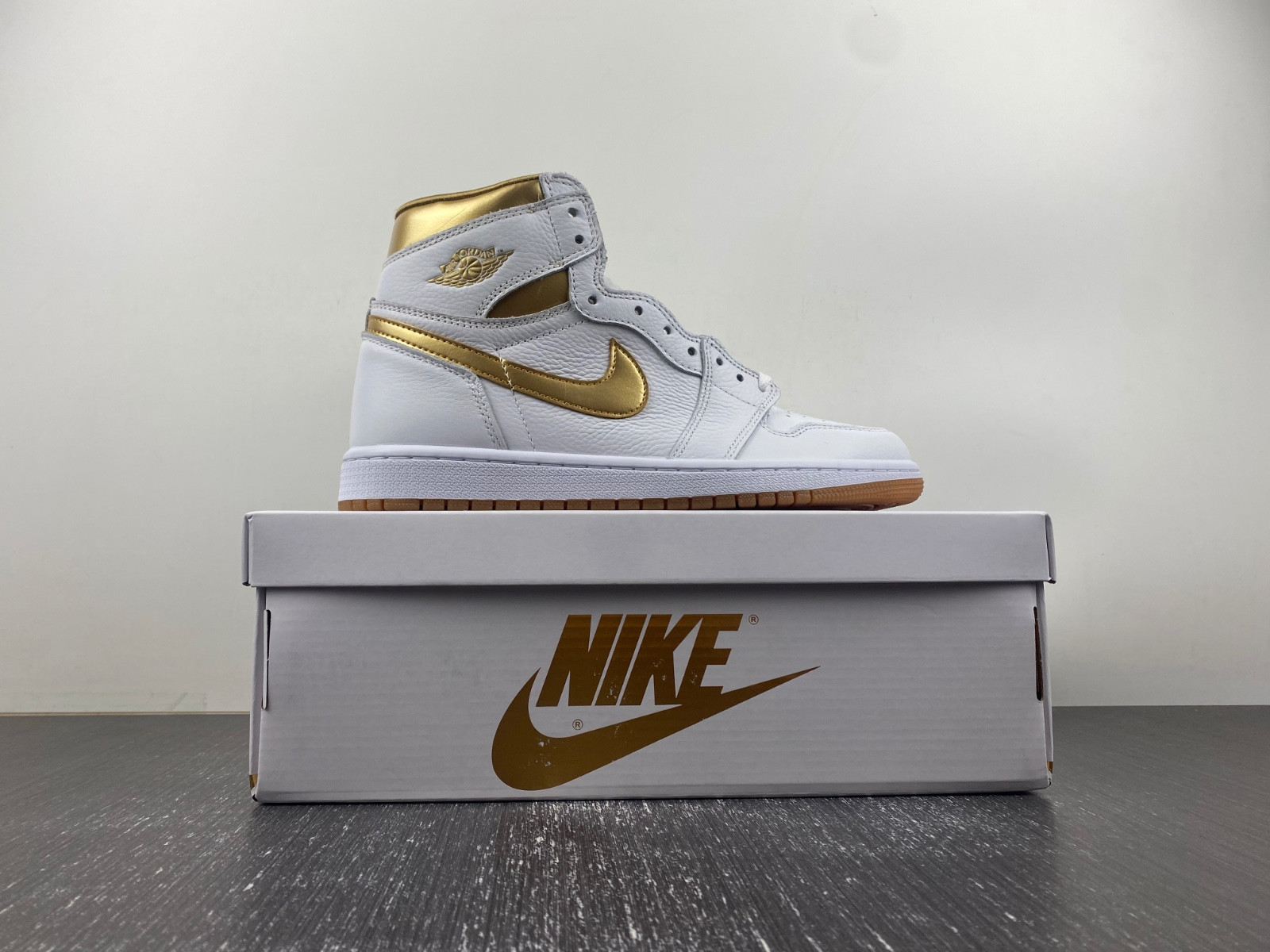 air jordan 1 high og wmns metallic gold fd2596-107
