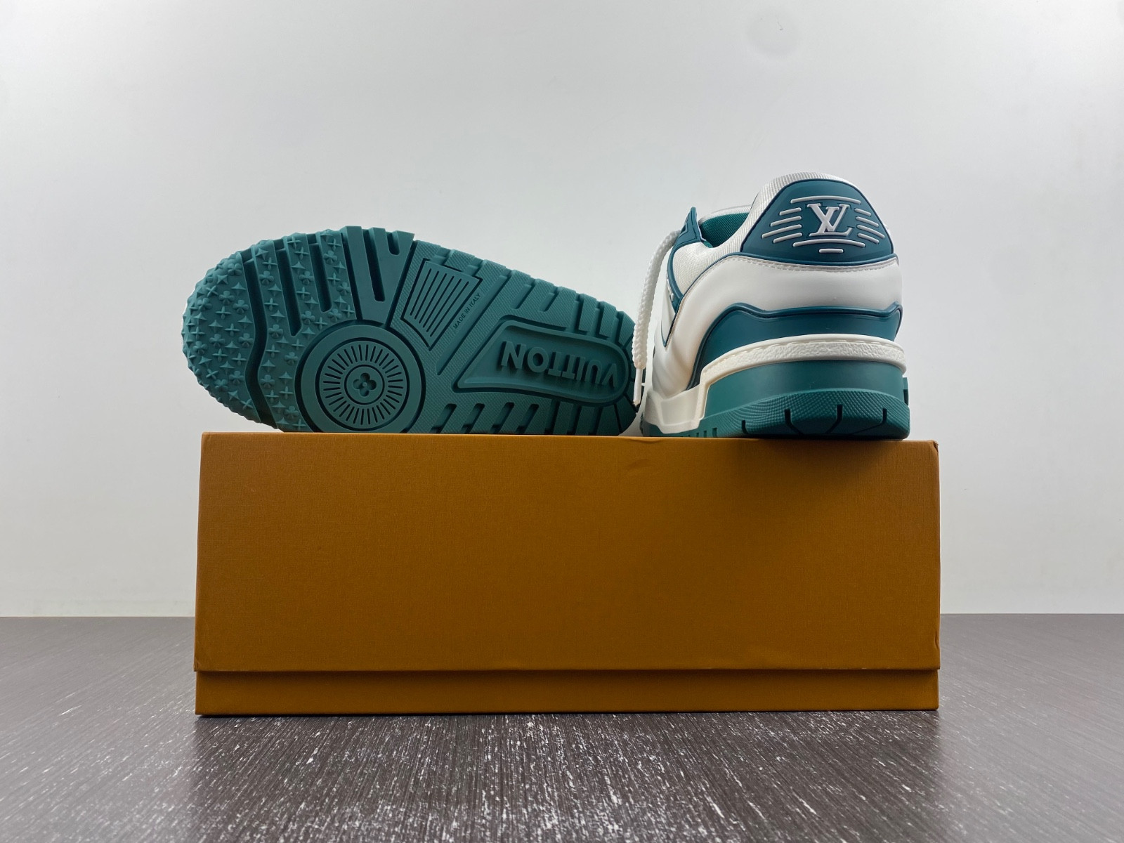 lvt sneakers