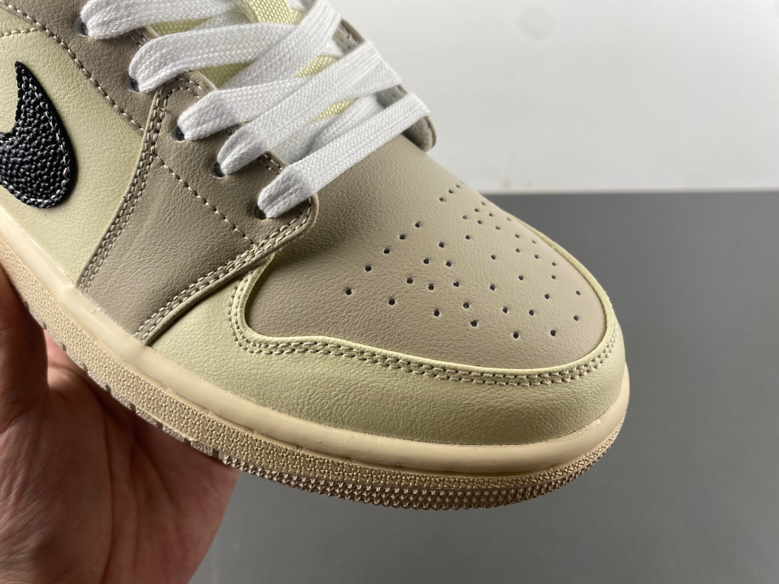 air jordan 1 low drops in neutral “sanddrift” hq3440-101