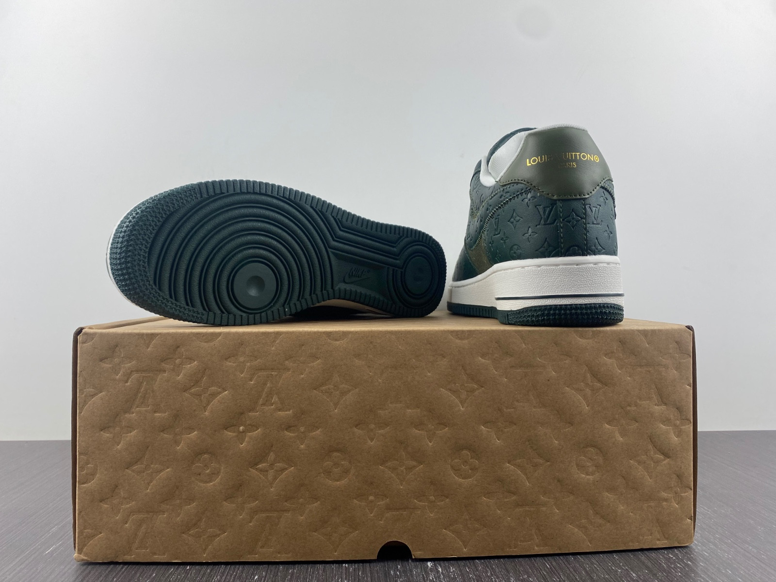 lvt x nike air force1