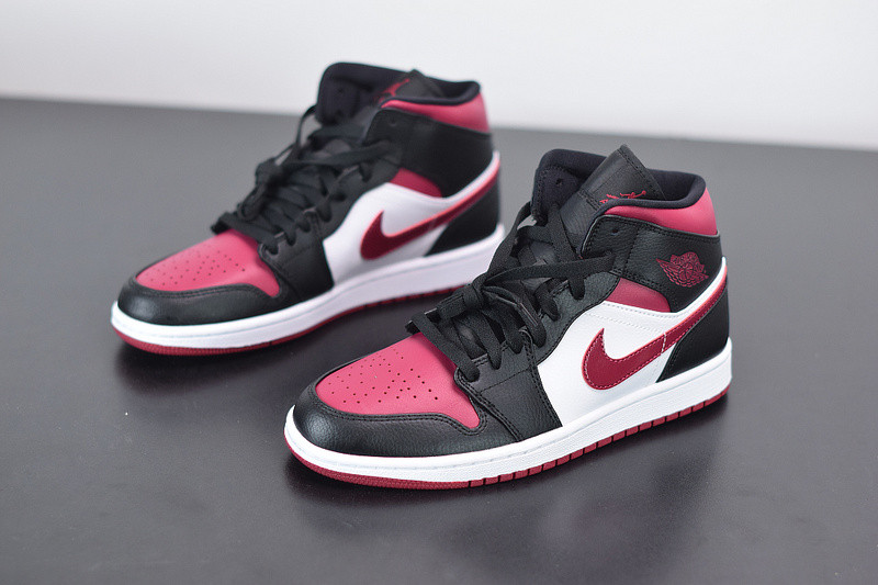 air jordan 1 mid resembles the “bred toe” 554724-066