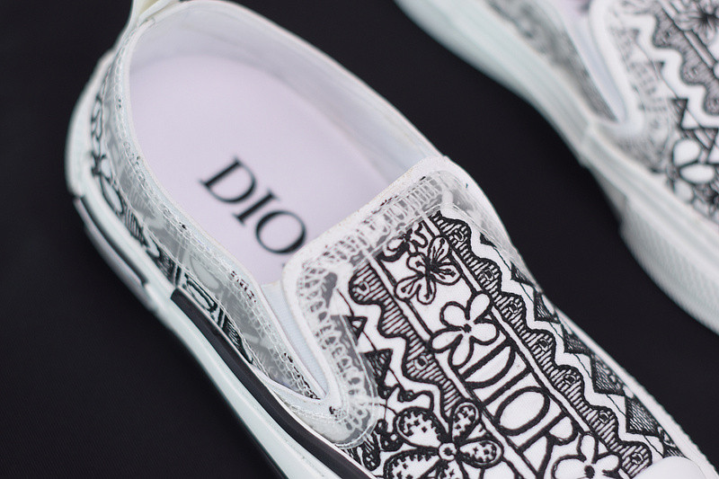 dio* x converse sneaker