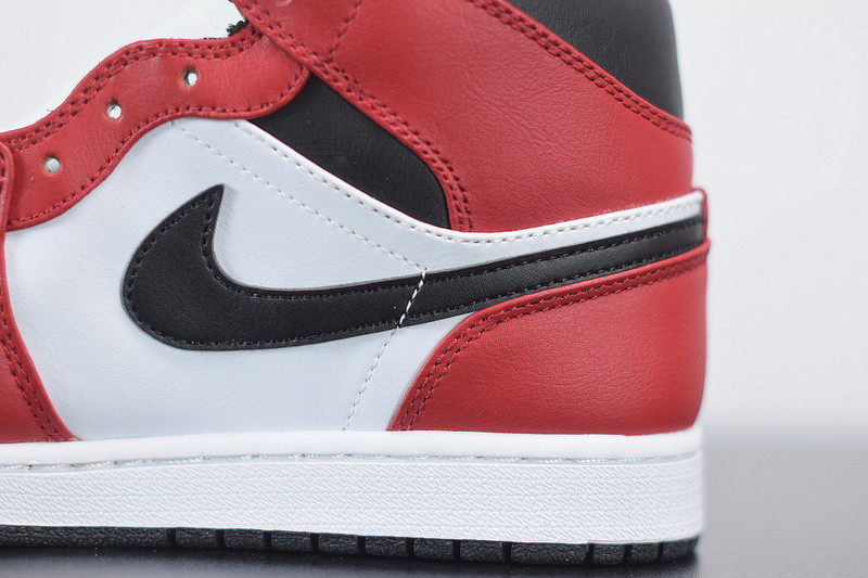 air jordan 1 mid “chicago black toe” 554724-069
