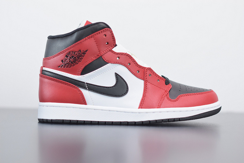 air jordan 1 mid “chicago black toe” 554724-069