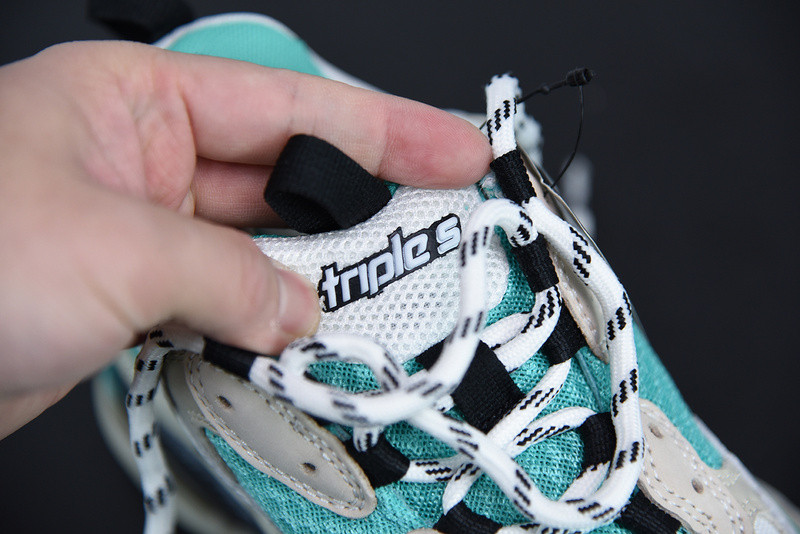 bc triple s trainer white 524039 w09oh 3005