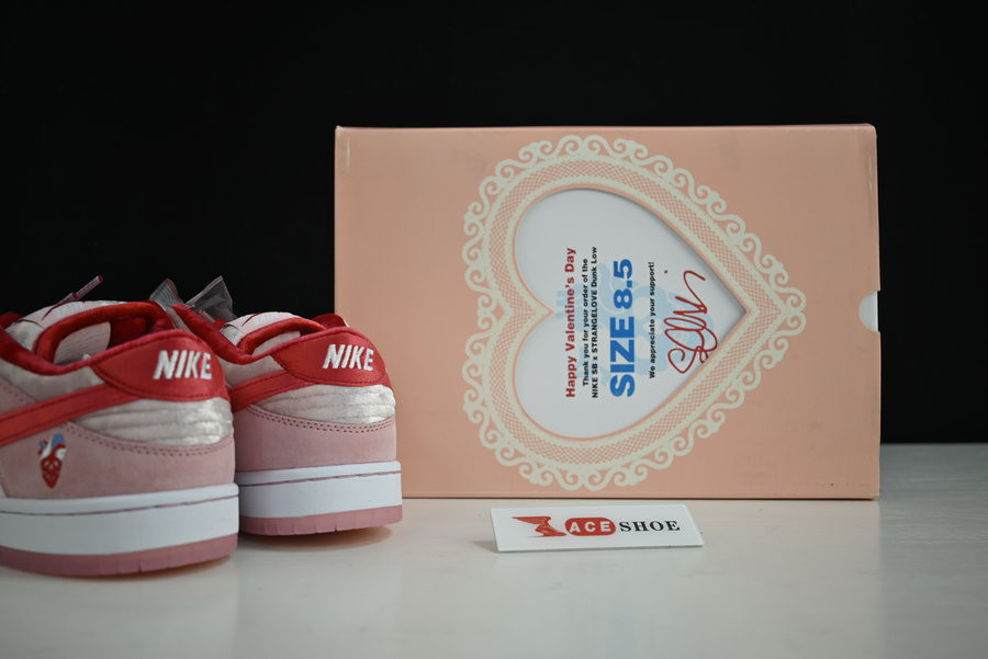 strangelove x nike sb dunk low “valentine’s day” ct2552-800