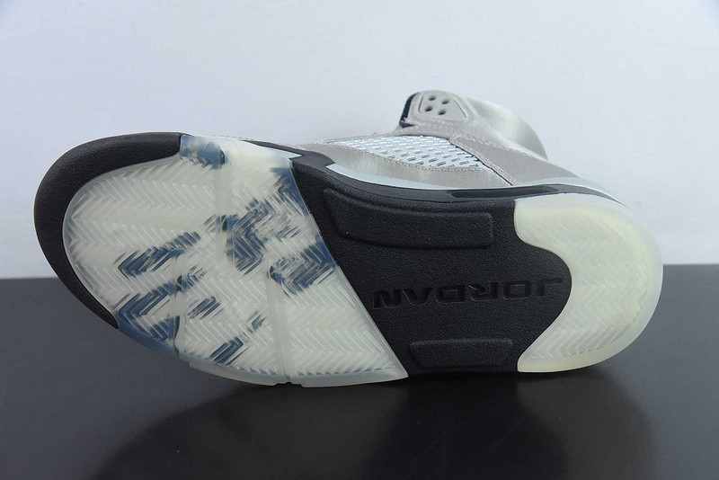 Air Jordan 5 Wings Medium Grey / Black IO2038-001