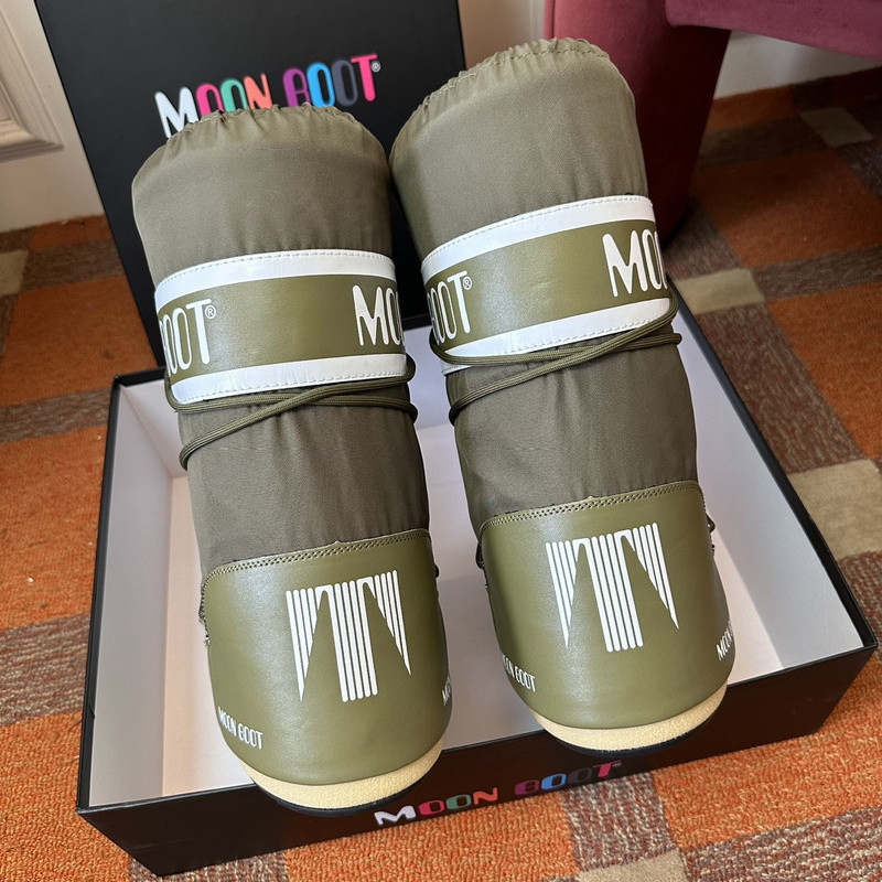 mOON bOOT
