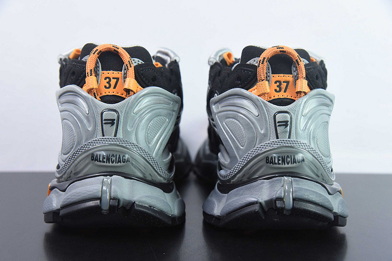 Ba*len*cia*ga runner sneaker