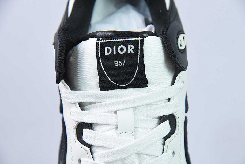 dio* sneaker