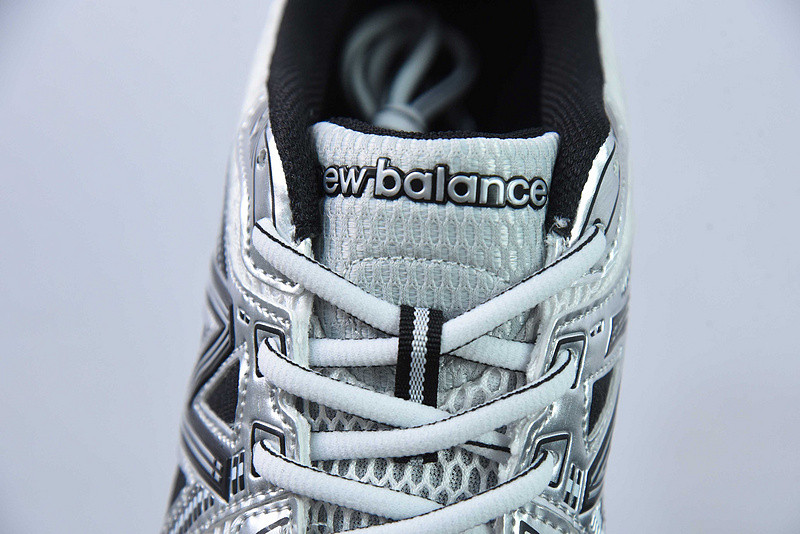 NEW BALANCE SNEAKER