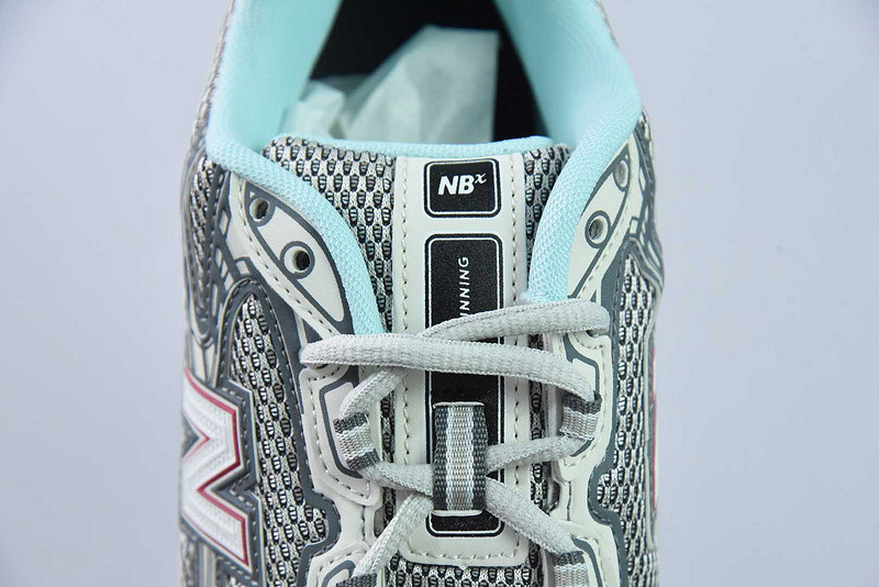NEW BALANCE SNEAKER