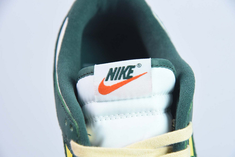 nike dunk low se noble green (women