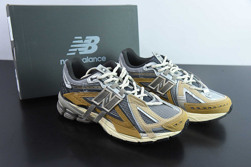 NEW BALANCE SNEAKER