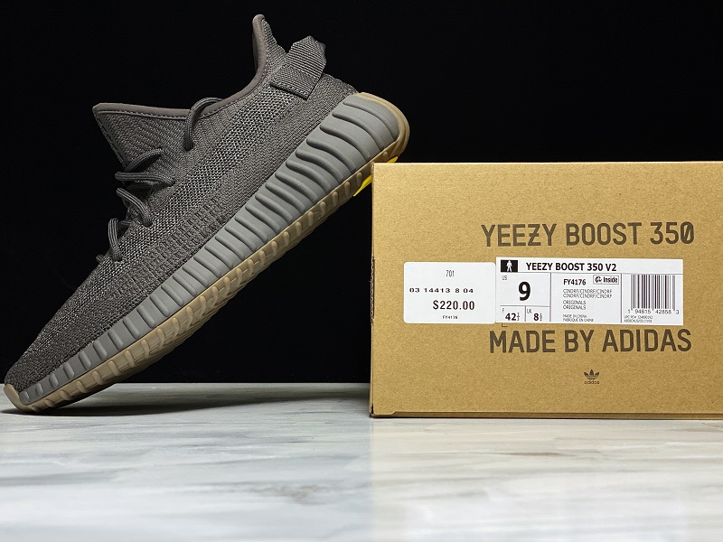 ad*s Y**zy boost 350 v2 cinder reflective