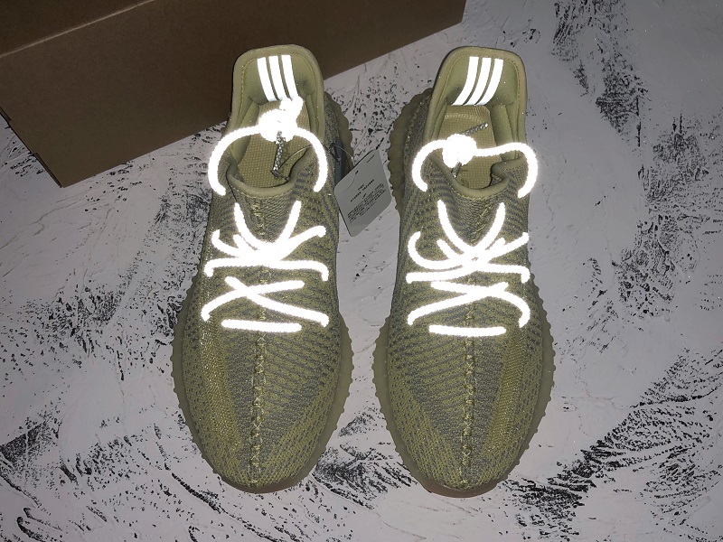 ad*s Y**zy boost 350 v2 antlia (non-reflective)