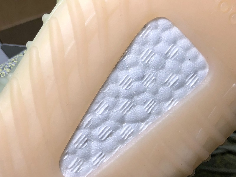 ad*s Y**zy boost 350 v2 antlia (non-reflective)