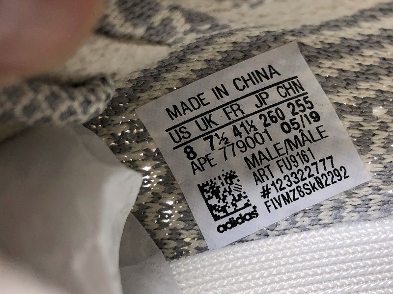 ad*s Y**zy boost 350 v2 lundmark (non reflective)
