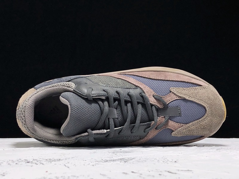 ad*s Y**zy boost 700 mauve