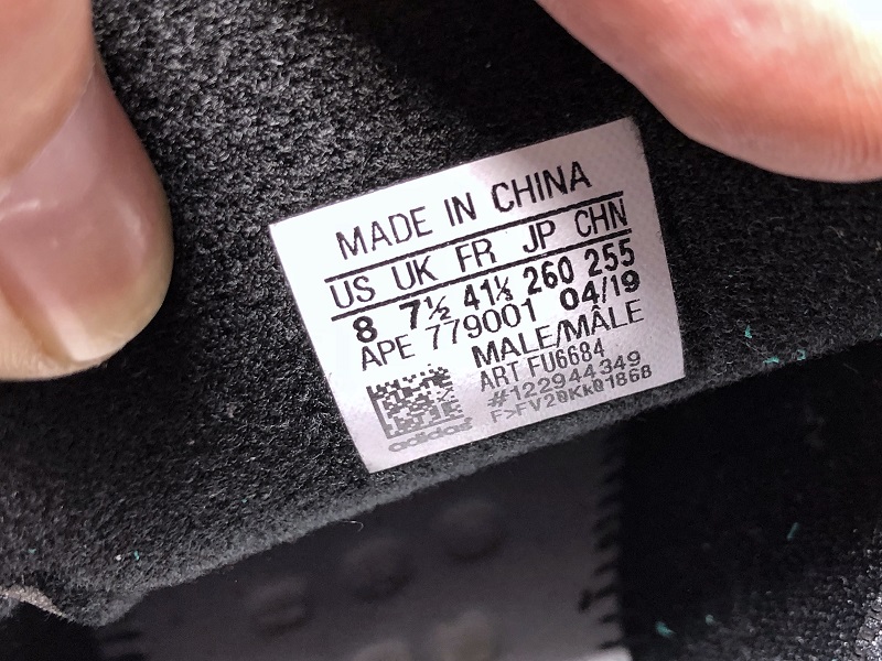 ad*s Y**zy boost 700 v2 vanta