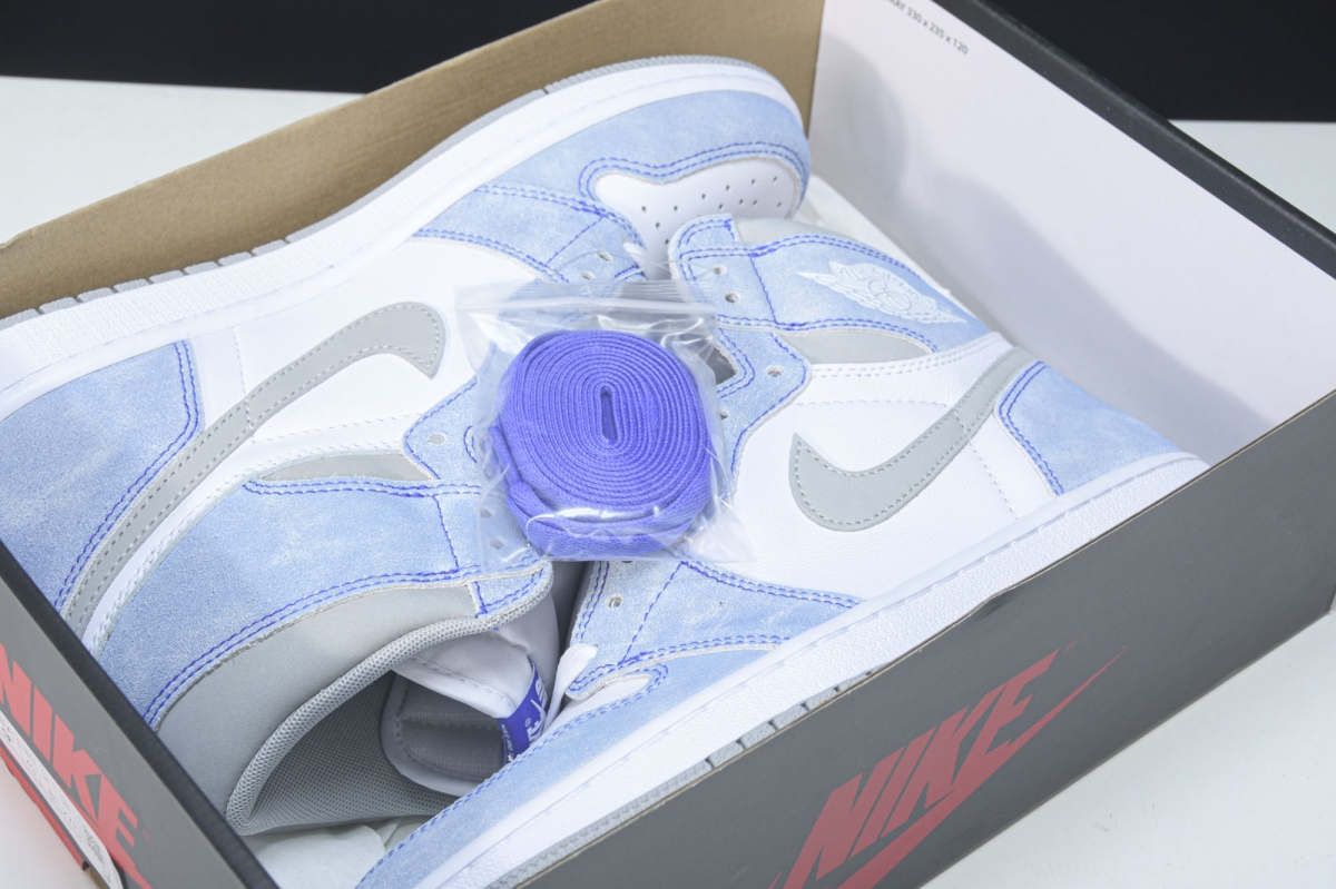 Jordan 1 Retro High OG Hyper Royal