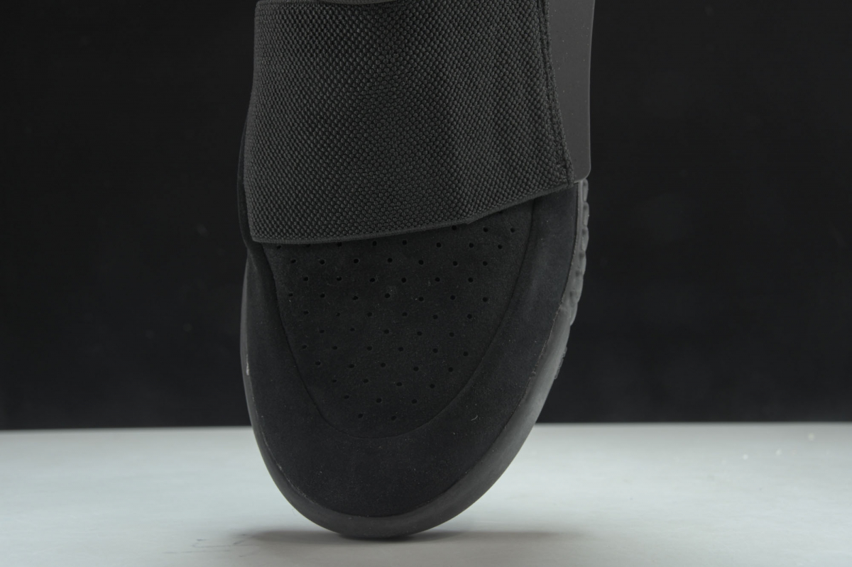 ad*s Y**zy boost 750 triple black