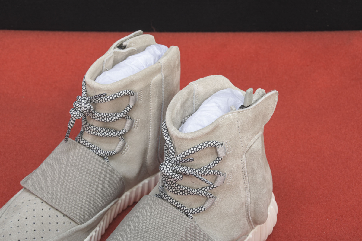 ad*s Y**zy boost 750 og light brown
